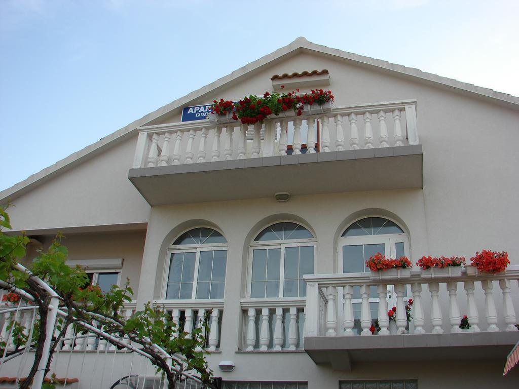 Guest House Barba Bibinje Exteriör bild